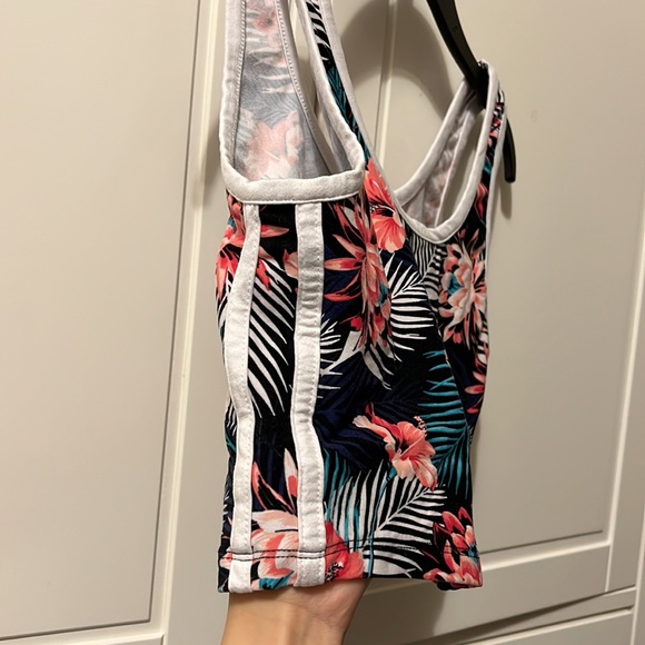 Floral tank top - Picture 2 of 3